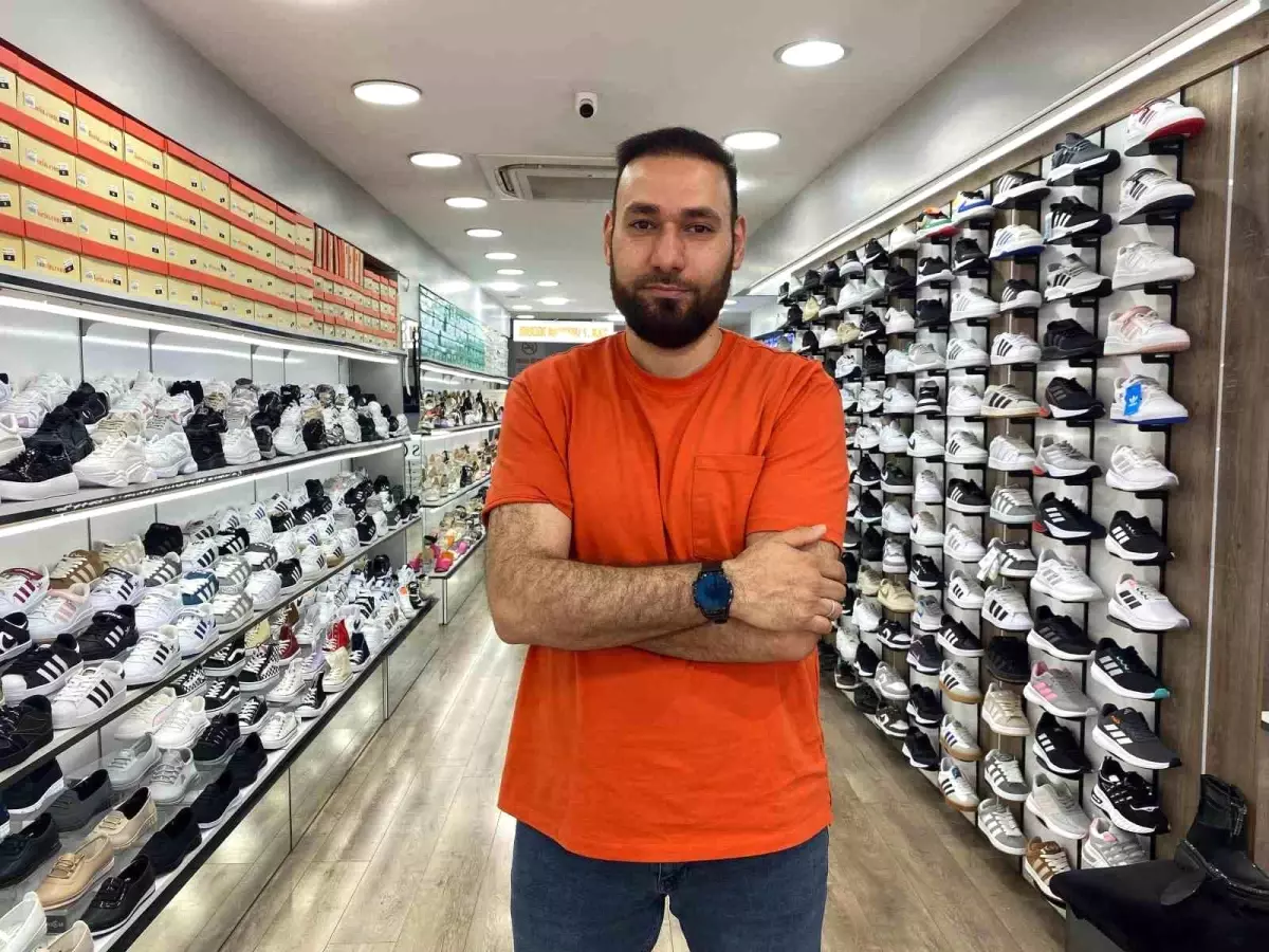 Eskişehir'de Ayakkabı Dükkanı İşletmecisi Bayrama Hazır
