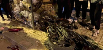 Bursa'da motosiklet otomobile çarptı: İki kardeş yaralandı