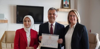 Çanakkale'nin Çan ilçesinde CHP'den Belediye Başkanı seçilen Harun Arslan mazbatasını aldı