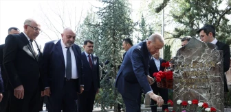 Cumhurbaşkanı Erdoğan, Alparslan Türkeş'in anıt mezarını ziyaret etti