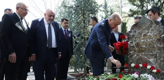 Cumhurbaşkanı Erdoğan'dan Alparslan Türkeş'in kabrine ziyaret