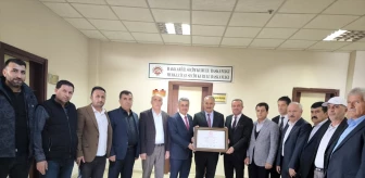 AK Parti'den Durankaya Belde Belediye Başkanı İsmail Demirci mazbatasını aldı