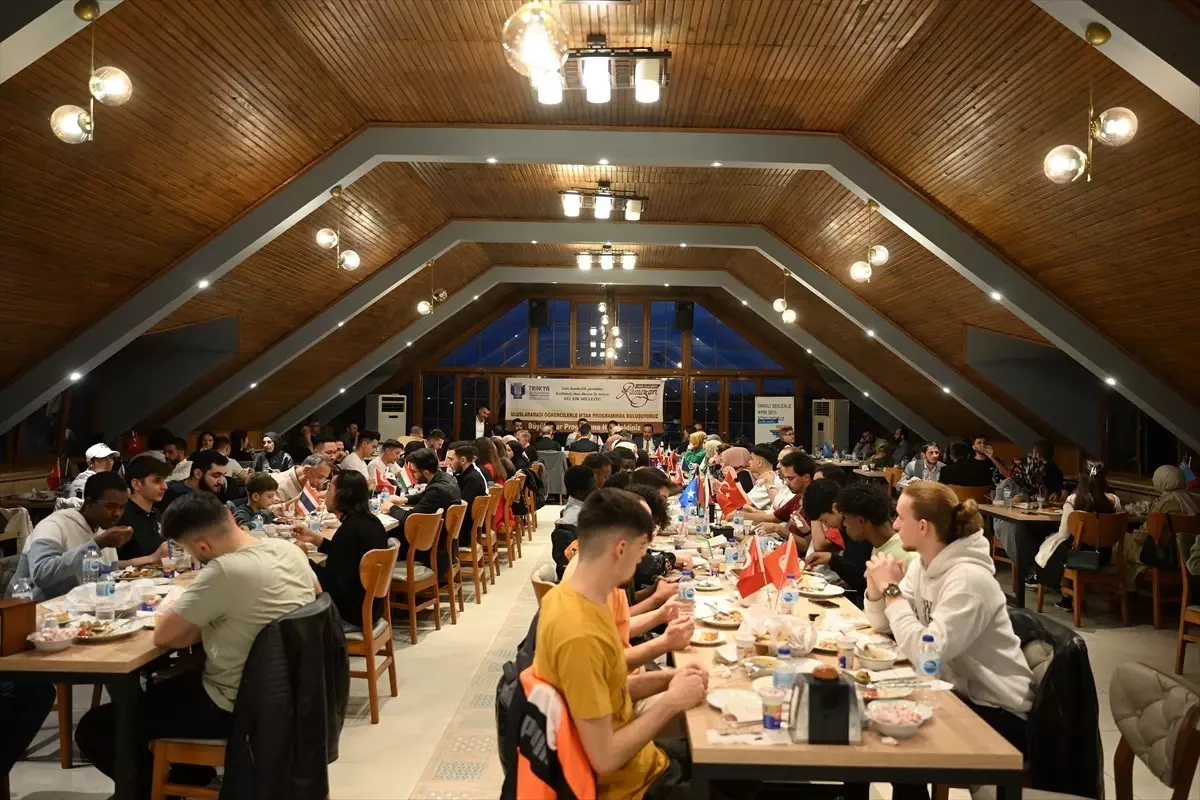 Edirne'de Uluslararası Öğrenciler İftar Sofrasında Buluştu