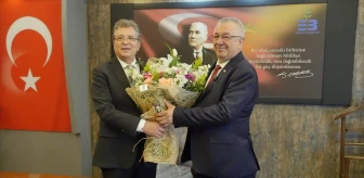 CHP'li Mehmet Ertaş, Edremit Belediye Başkanlığı görevini devraldı