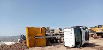 Elazığ'da kamyon devrildi, 1 kişi yaralandı