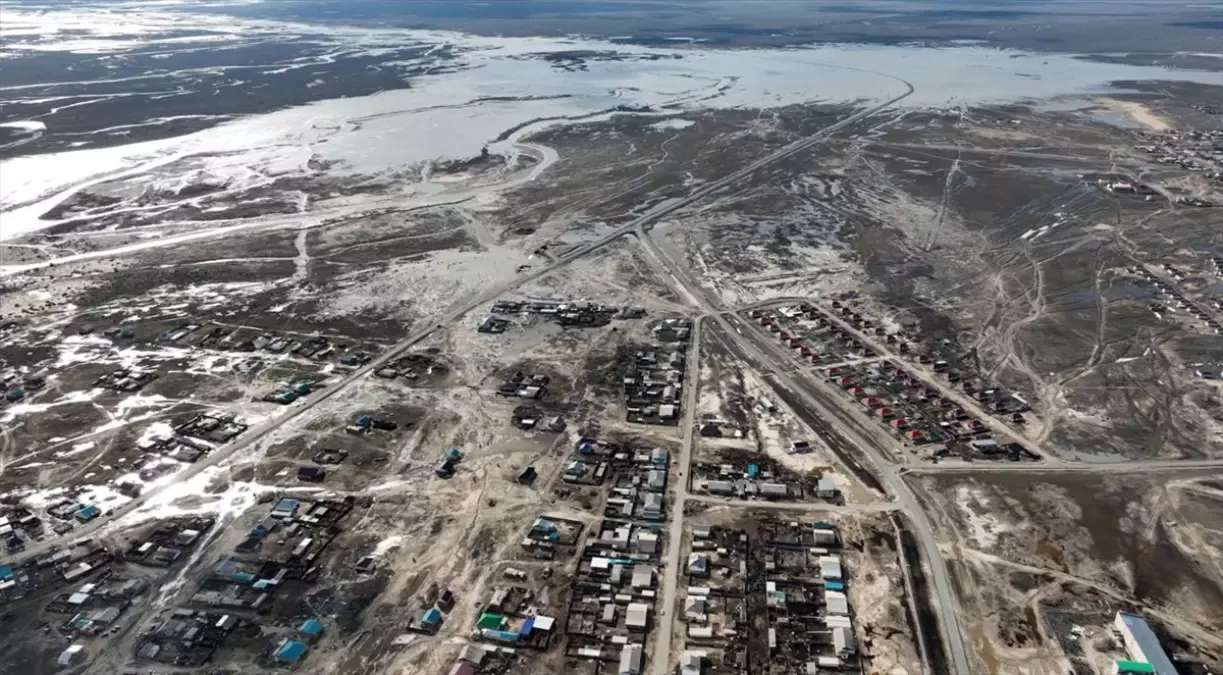 Kazakistan'da Karların Erimesiyle Oluşan Taşkınlarla Mücadele Devam Ediyor