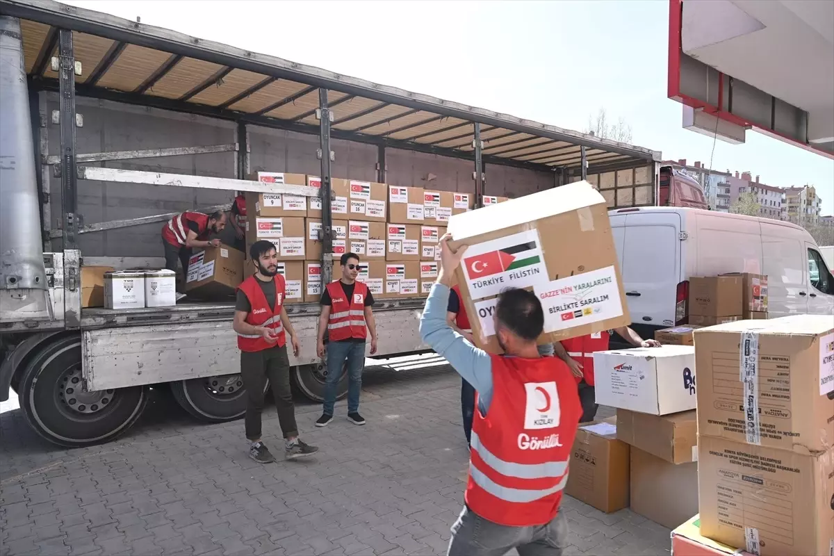 KOMEK Gönüllüleri Gazze'ye Yardım Elçisi