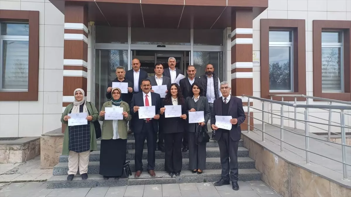 Ahmet Kenan Türker Malazgirt Belediye Başkanı olarak mazbatasını aldı
