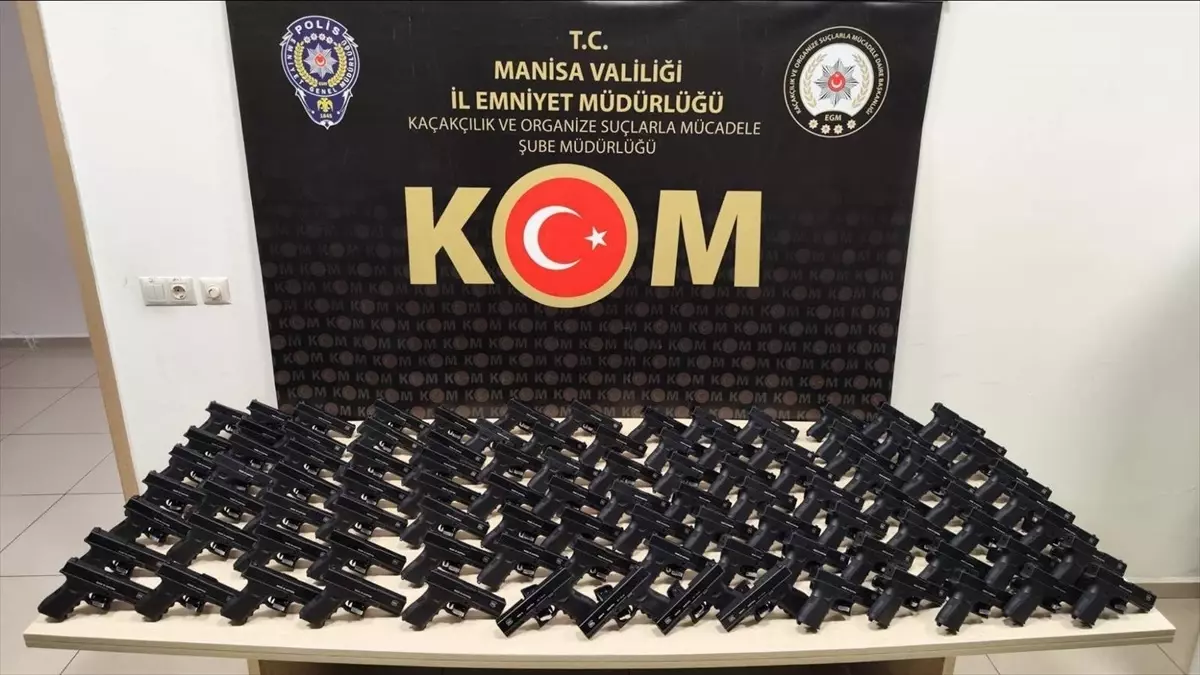 Manisa'da 100 Ruhsatsız Tabanca Ele Geçirildi, 2 Şüpheli Tutuklandı