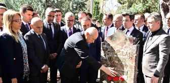 Devlet Bahçeli, Alparslan Türkeş'in anıt mezarını ziyaret etti