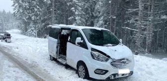 Uludağ'da izinsiz turist taşıyan minibüs çifti çarptı: 1 ölü