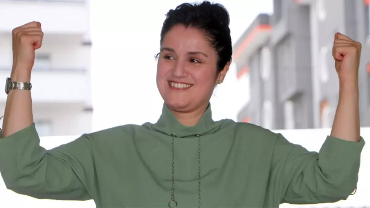 31 Mart seçimlerinde 42 erkek rakibini geride bırakarak muhtar oldu