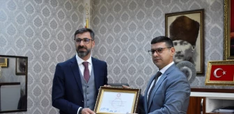 AK Parti'den Bitlis Belediye Başkanlığına seçilen Nesrullah Tanğlay mazbatasını aldı