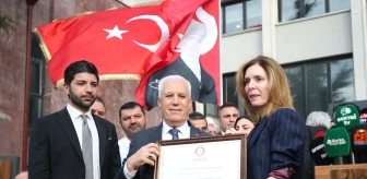 Mustafa Bozbey Bursa Büyükşehir Belediye Başkanı olarak mazbatasını aldı