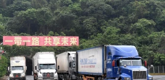 Çin-Vietnam sınırındaki Youyiguan sınır kapısında yolcu trafiği arttı