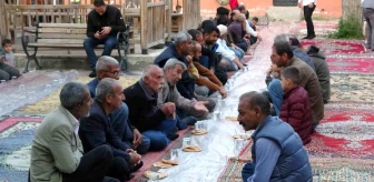 Diyarbakır'da yüzlerce medrese talebesi iftarda buluştu