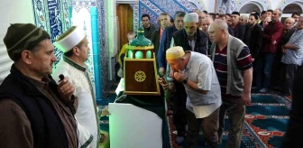 Kütahya'da Sakal-ı Şerif'i Görmek İsteyen Vatandaşlar Ensar Camii'ne Akın Etti