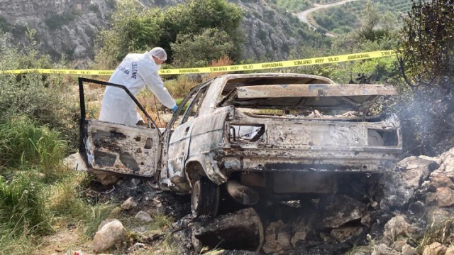 Mersin'de bir anne ve oğlu evde, baba ise arabada yanarak ölmüş halde bulundu
