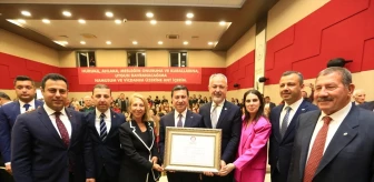 CHP'den Muğla Büyükşehir Belediye Başkanı Ahmet Aras mazbatasını aldı