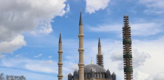 Edirne'deki camilerde ramazan ayının son cuma namazı yoğun katılımla kılındı