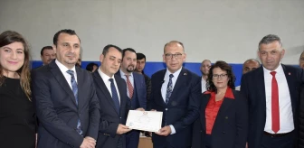 CHP'den ikinci kez Turgutlu Belediye Başkanı seçilen Çetin Akın mazbatasını aldı