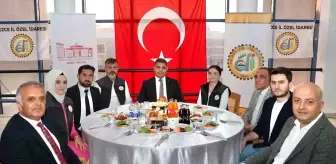 Düzce Valisi Selçuk Aslan, İl Özel İdaresi Personeliyle İftar Yaptı