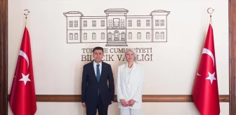 Bilecik Valisi Şefik Aygöl, Bilecik Belediye Başkanı Melek Mızrak Subaşı'yı kabul etti