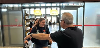 Yüzücü Aysu Türkoğlu, Milas-Bodrum Havalimanı'nda karşılandı