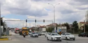 Ramazan Bayramı dolayısıyla Afyonkarahisar-Antalya kara yolunda trafik yoğunluğu yaşanıyor