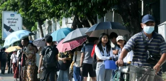 Yangon'da İnsanlar Sıcak Hava Dalgasına Karşı Mücadele Ediyor