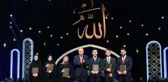 Atatürk Üniversitesi İlahiyat Fakültesi Öğrencileri Hafızlık ve Kur'an-ı Kerim Yarışmalarında Türkiye Birincisi ve İkincisi Oldu