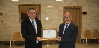 Beyşehir Belediye Başkanı Adil Bayındır mazbatasını aldı