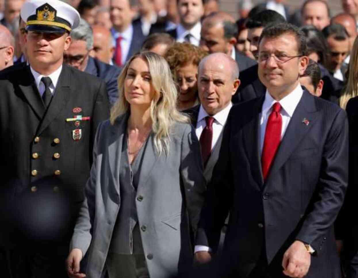 İmamoğlu, İstanbul'un CHP'li İlçe Belediye Başkanlarıyla Anıtkabir'i Ziyaret Etti