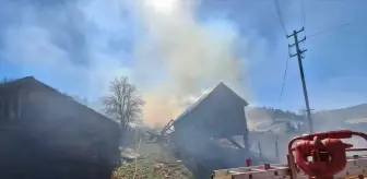 Kastamonu'da çıkan yangında ev, ahır ve atölye kullanılamaz hale geldi