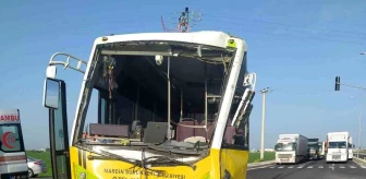 Mardin'de tır ile halk otobüsü çarpıştı: 12 yaralı