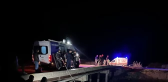Muğla'da Kanala Düşen Araçta 2 Kişi Hayatını Kaybetti