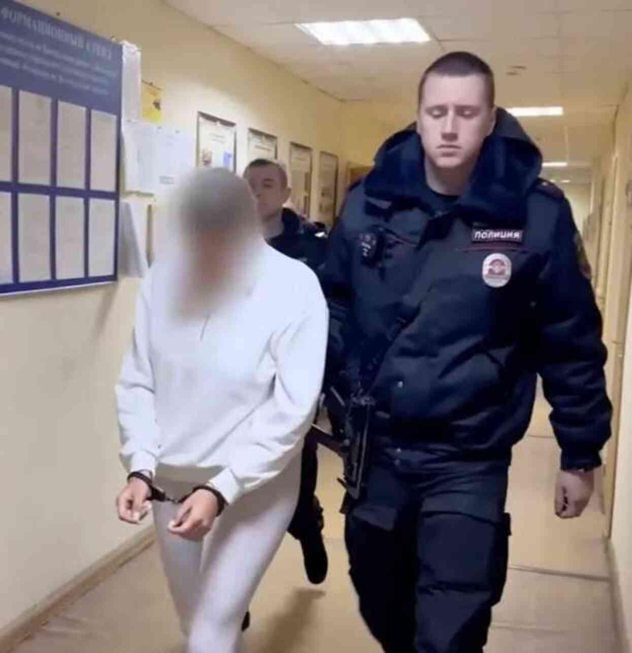 Rus Influencer Alena Agafonova, savaş anıtının memesini gıdıklama suçundan 10 ay hapse mahkum edildi