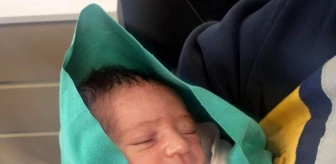 Aksaray'da Kundağa Sarılı Bebek Cami Avlusuna Bırakıldı