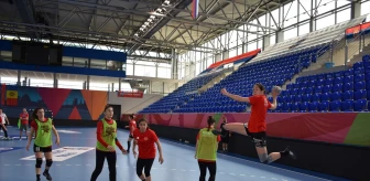 A Milli Kadın Hentbol Takımı Sırbistan maçı hazırlıklarını tamamladı