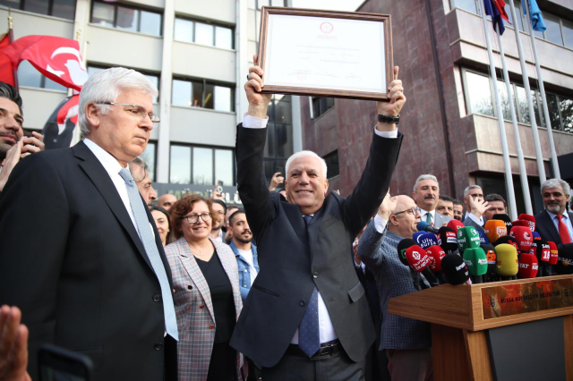 CHP'li belediye başkanına alkış isteyen Bursa İl Seçim Kurulu Müdürü hakkında soruşturma kararı