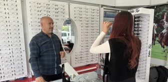 Nevşehir'de Optik Dükkanı İşleten Ali Akarsu, İhtiyaç Sahibi Ailelere Gıda Paketi Dağıtıyor