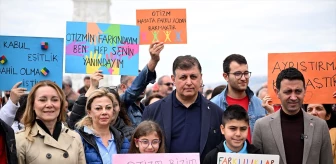 İzmir'de Otizmli Bireyler ve Aileleri İçin Yürüyüş Gerçekleştirildi