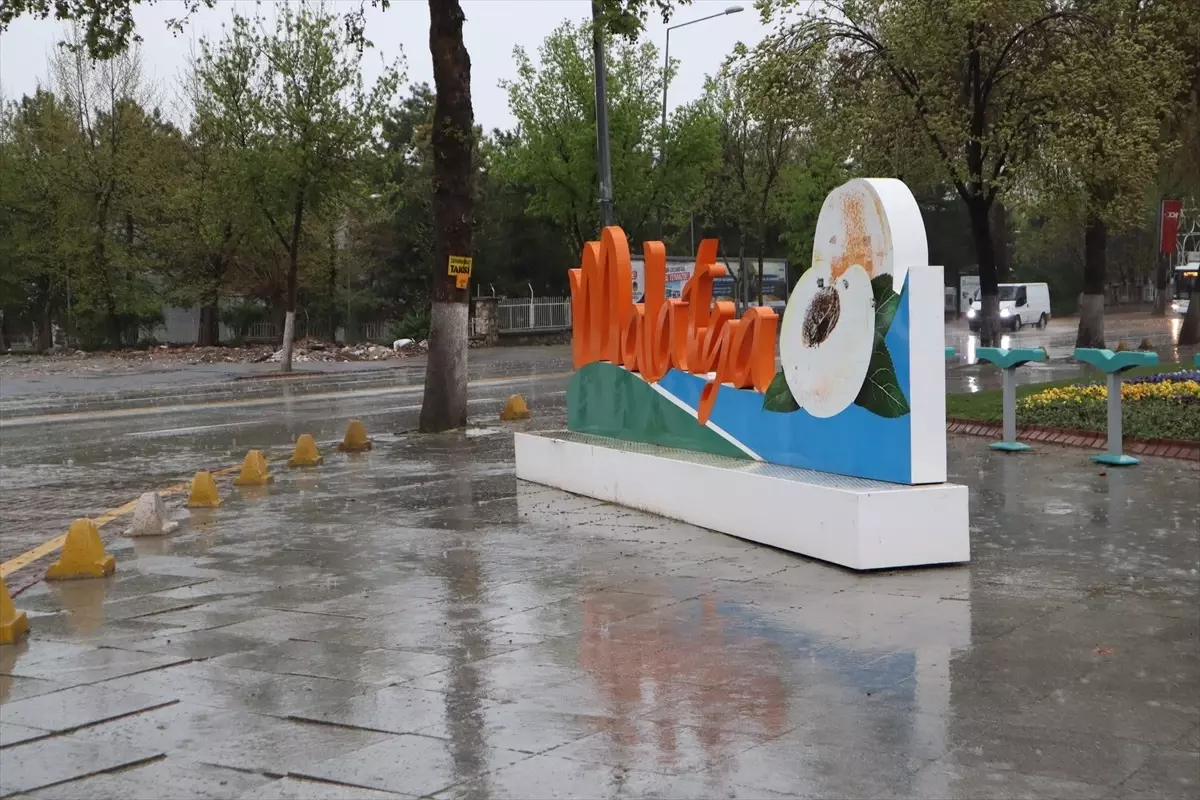 Malatya'da sağanak nedeniyle su birikintisi oluştu