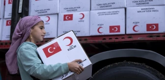 Türk Kızılayı, Irak'taki Baherka Mülteci Kampı'ndaki ihtiyaç sahiplerine gıda yardımı yapıyor