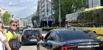 Bursa'nın en işlek caddesinde motosiklet yayalara çarptı