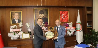 CHP Genel Başkan Yardımcısı Özgür Karabat, Amasya Belediye Başkanı Turgay Sevindi'yi tebrik etti