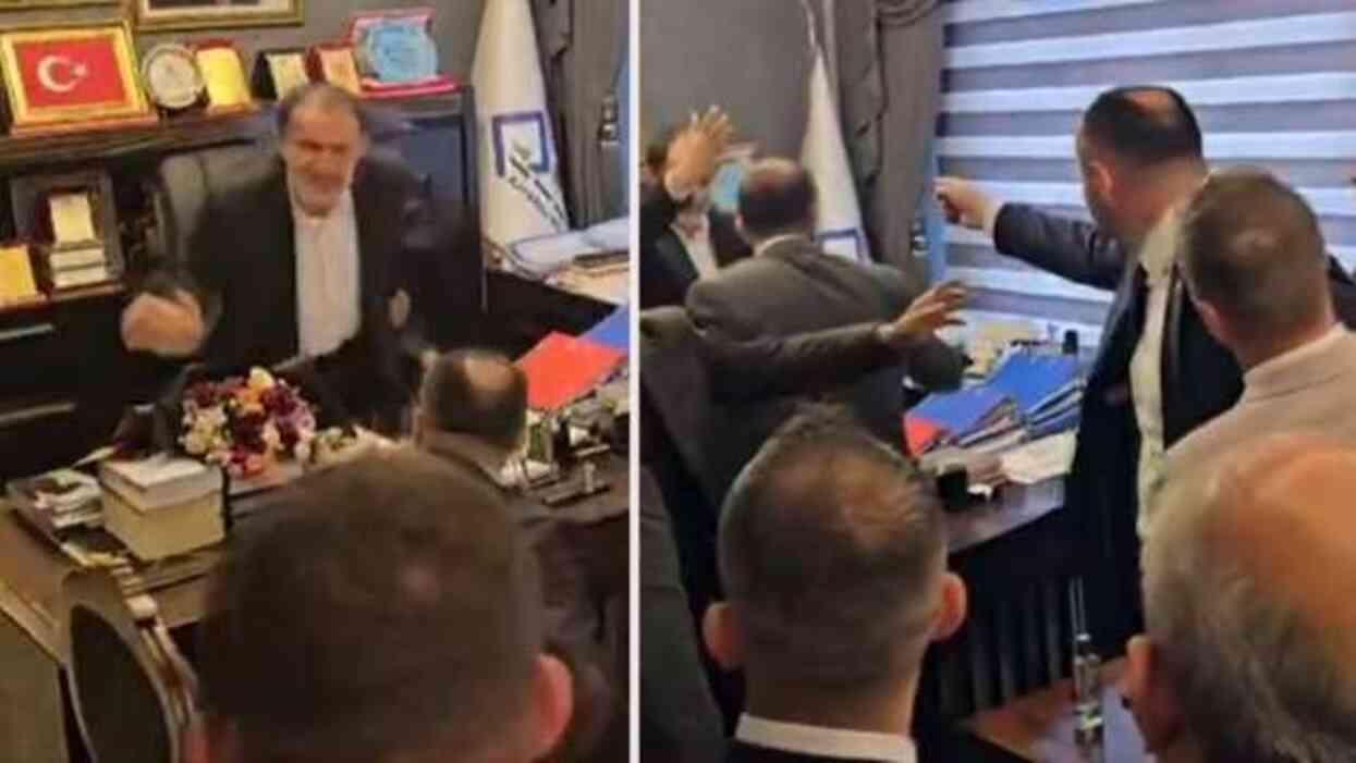 Devir teslim töreninde ortalık karıştı! Eski başkan çiçek fırlattığı milletvekiline küfretti Devir teslim töreninde ortalık karıştı! Eski başkan çiçek fırlattığı milletvekiline küfretti