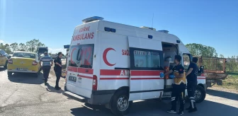 Edirne'de Ticari Taksi ve Otomobil Çarpıştı: 1 Yaralı