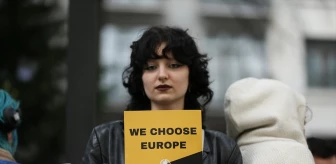 Gürcistan'da Yabancı Etkinin Şeffaflığı Yasası Protesto Edildi