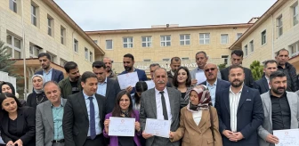 DEM Parti'den Siirt Belediye Başkanı Sofya Alağaş mazbatasını aldı